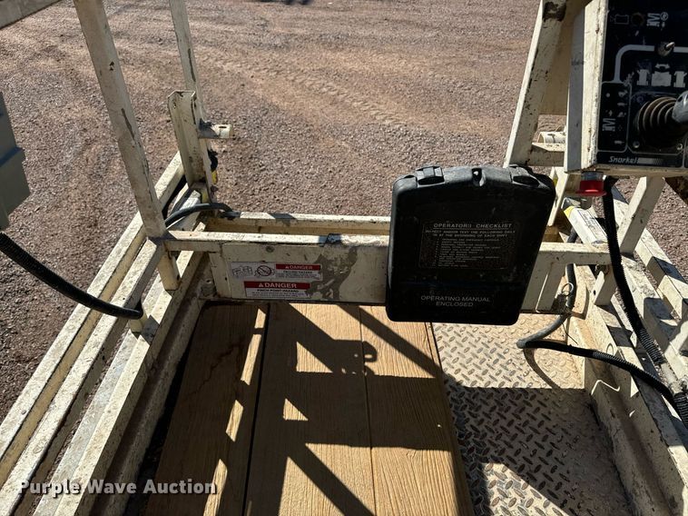 image for item EE7665 Snorkel SL 25 scissor lift