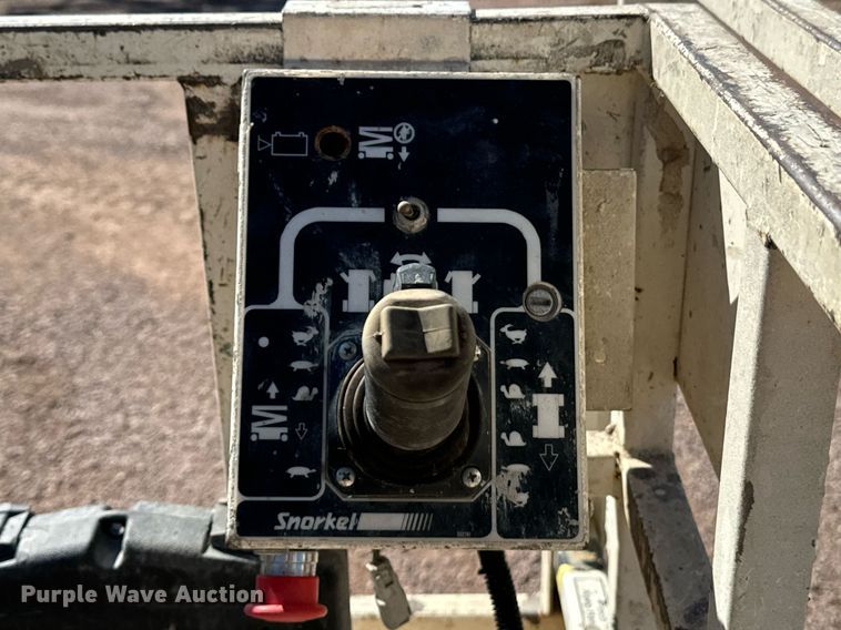 image for item EE7665 Snorkel SL 25 scissor lift