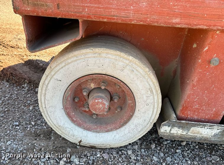 image for item EE7665 Snorkel SL 25 scissor lift