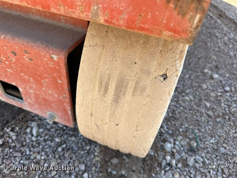 image for item EE7665 Snorkel SL 25 scissor lift