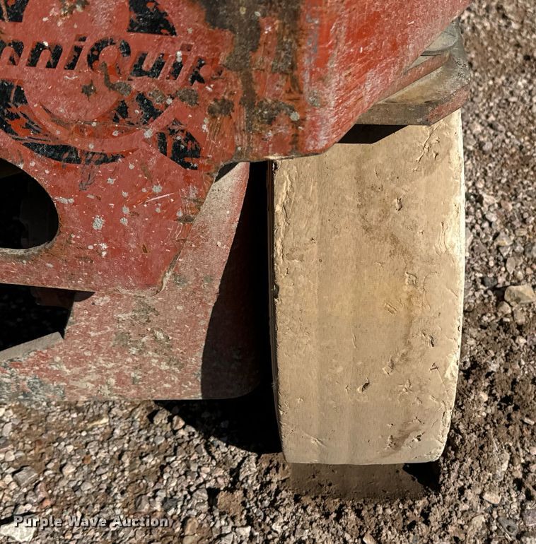 image for item EE7665 Snorkel SL 25 scissor lift