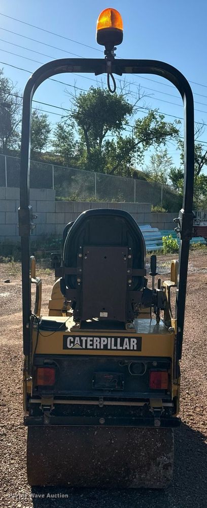 image for item EE7667 2006 Caterpillar CB-114 double drum vibratory roller