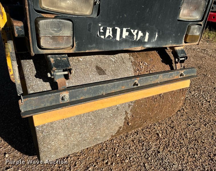 image for item EE7667 2006 Caterpillar CB-114 double drum vibratory roller