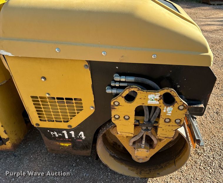 image for item EE7667 2006 Caterpillar CB-114 double drum vibratory roller