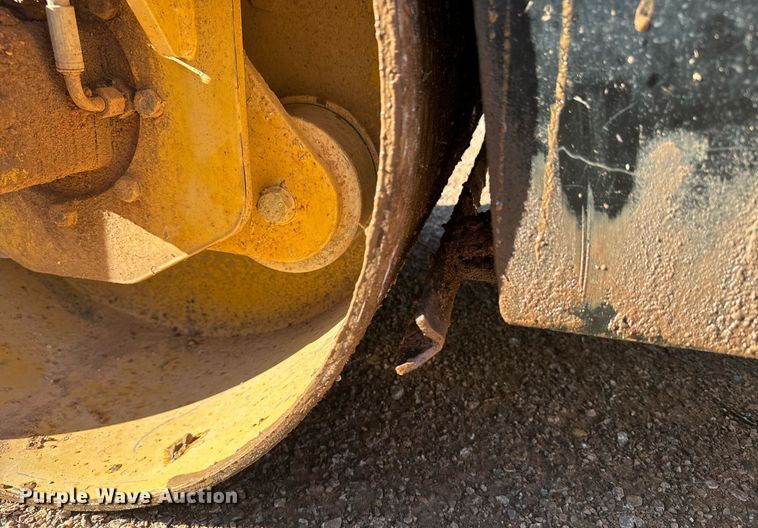 image for item EE7667 2006 Caterpillar CB-114 double drum vibratory roller