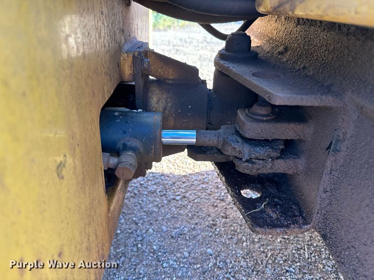 image for item EE7667 2006 Caterpillar CB-114 double drum vibratory roller