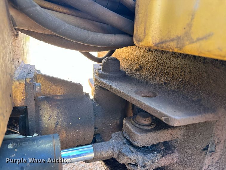 image for item EE7667 2006 Caterpillar CB-114 double drum vibratory roller