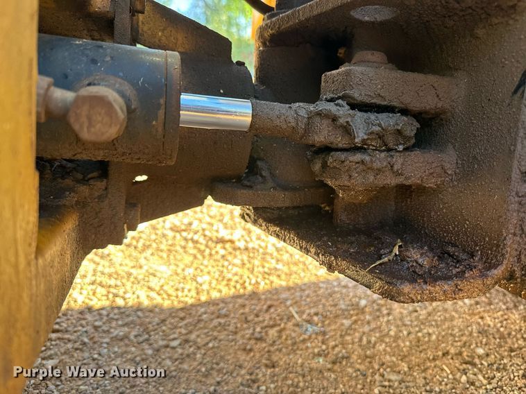 image for item EE7667 2006 Caterpillar CB-114 double drum vibratory roller