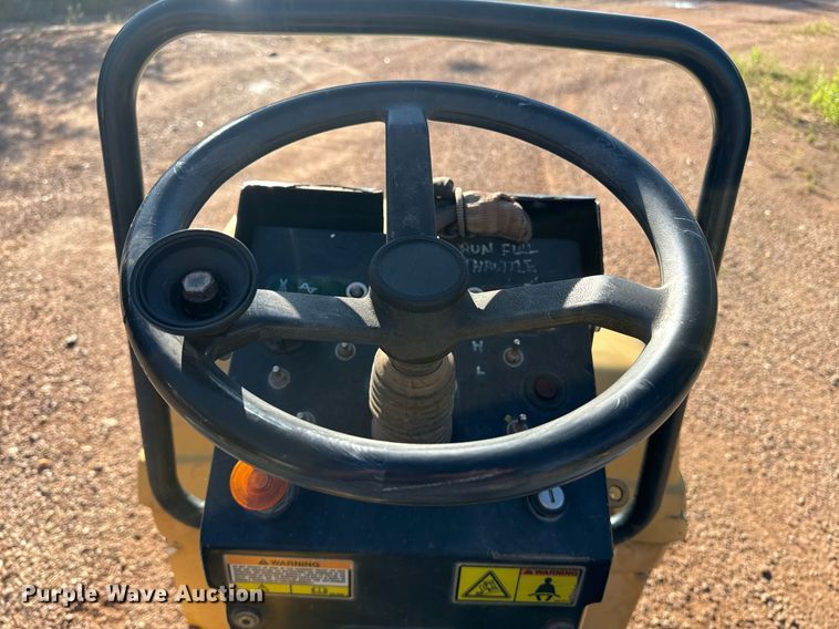 image for item EE7667 2006 Caterpillar CB-114 double drum vibratory roller