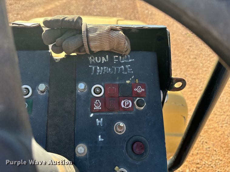 image for item EE7667 2006 Caterpillar CB-114 double drum vibratory roller