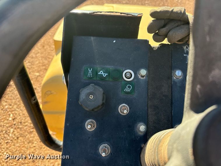 image for item EE7667 2006 Caterpillar CB-114 double drum vibratory roller