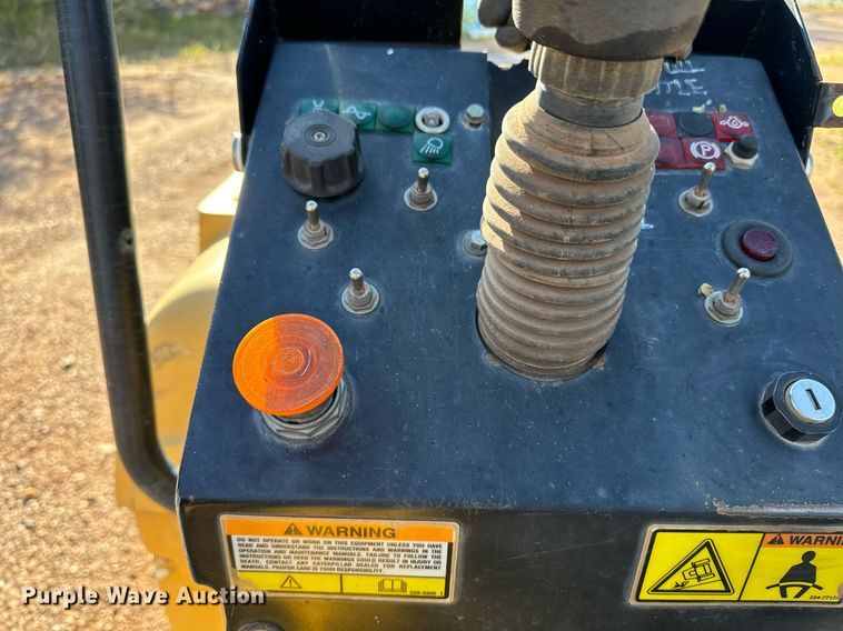 image for item EE7667 2006 Caterpillar CB-114 double drum vibratory roller