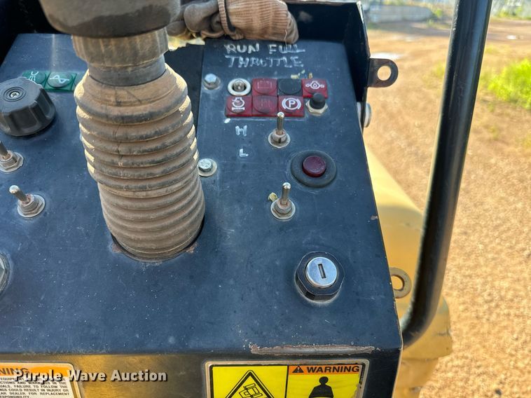 image for item EE7667 2006 Caterpillar CB-114 double drum vibratory roller