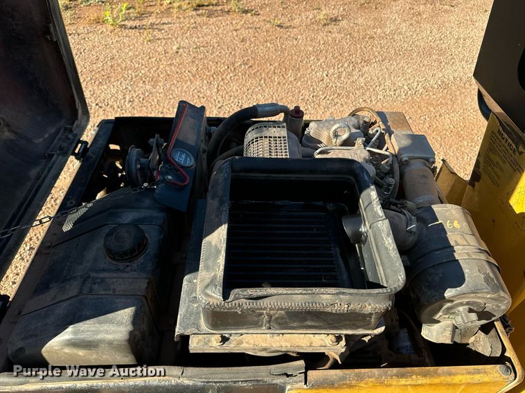 image for item EE7667 2006 Caterpillar CB-114 double drum vibratory roller