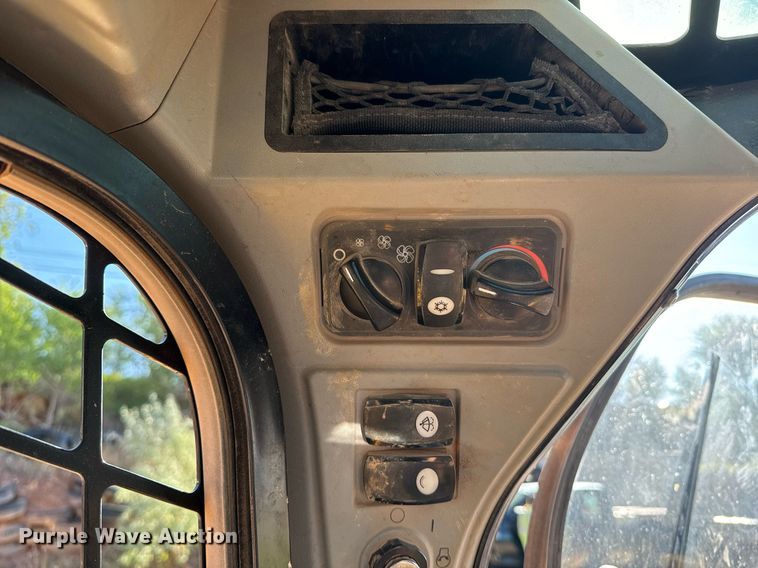 image for item EE7668 2015 Caterpillar 289D tracked skid steer loader