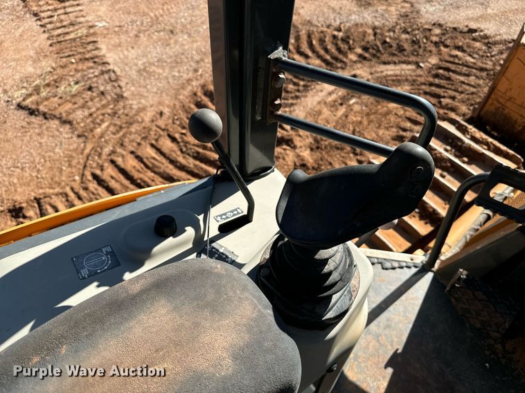 image for item EE7669 2005 Case 750K LT dozer