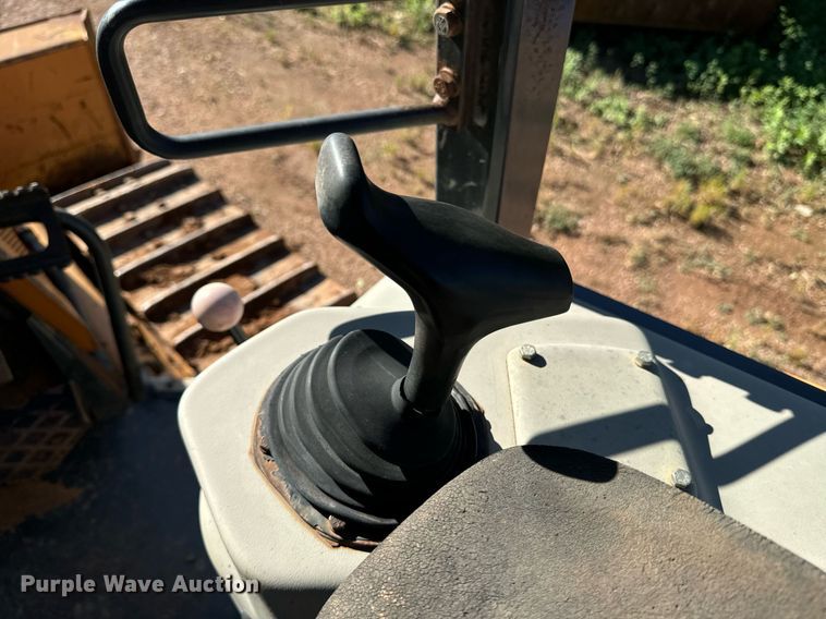 image for item EE7669 2005 Case 750K LT dozer