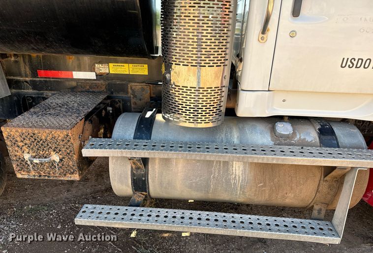 image for item EE7670 2008 Sterling AT9500 dump truck