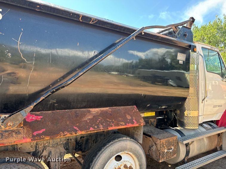 image for item EE7670 2008 Sterling AT9500 dump truck