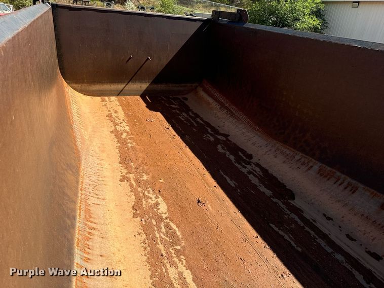 image for item EE7670 2008 Sterling AT9500 dump truck