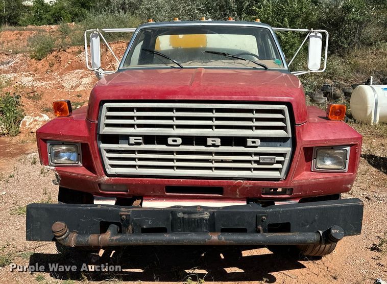 image for item EE7672 1992 Ford F700 water truck