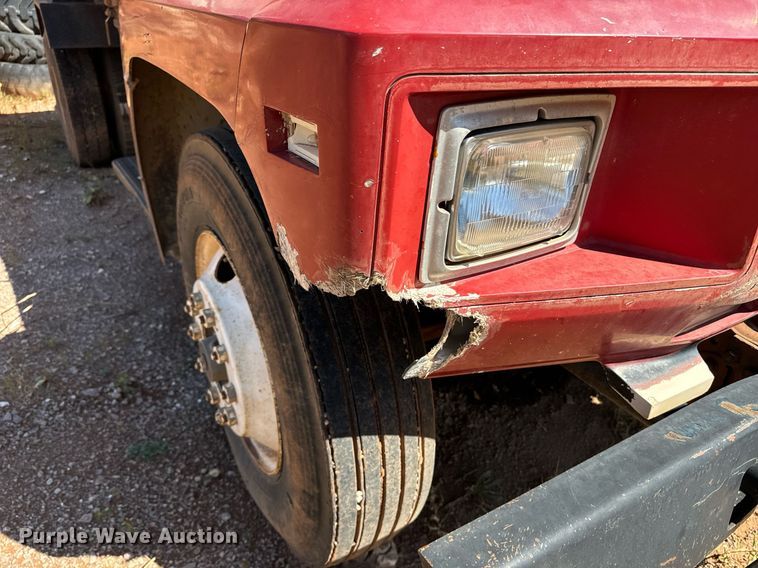 image for item EE7672 1992 Ford F700 water truck