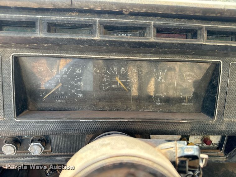 image for item EE7672 1992 Ford F700 water truck