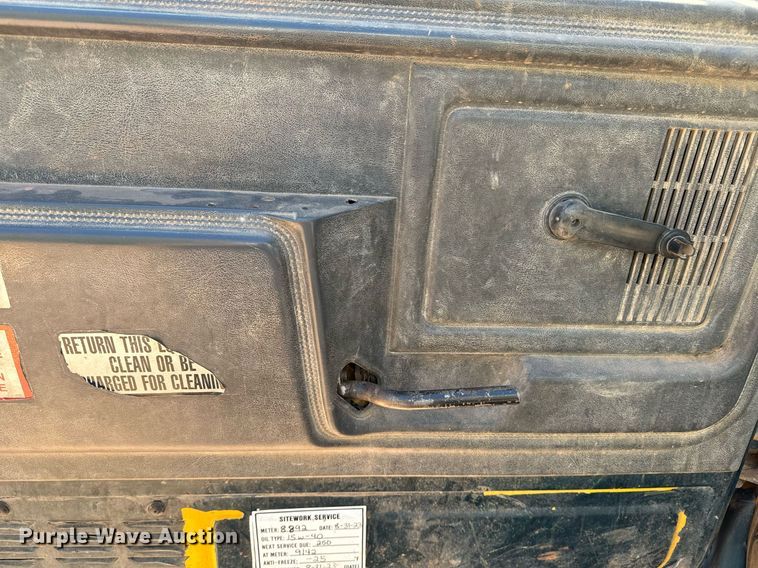 image for item EE7672 1992 Ford F700 water truck