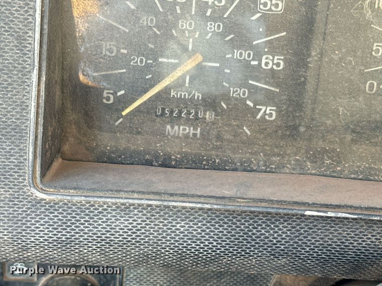 image for item EE7672 1992 Ford F700 water truck