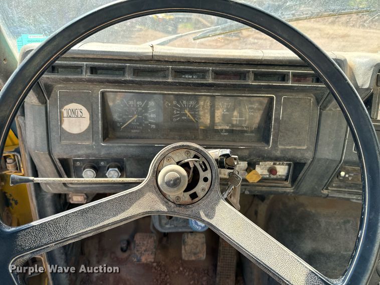 image for item EE7672 1992 Ford F700 water truck