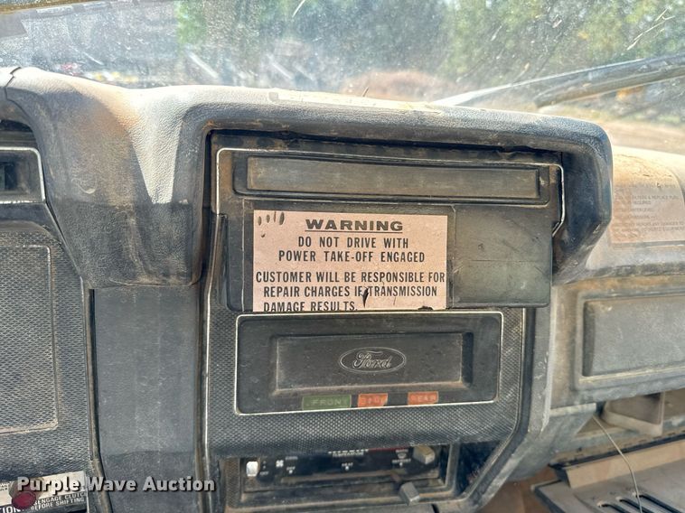 image for item EE7672 1992 Ford F700 water truck