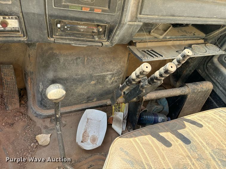 image for item EE7672 1992 Ford F700 water truck