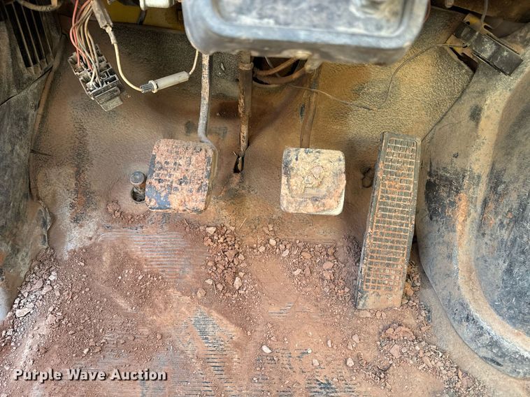 image for item EE7672 1992 Ford F700 water truck