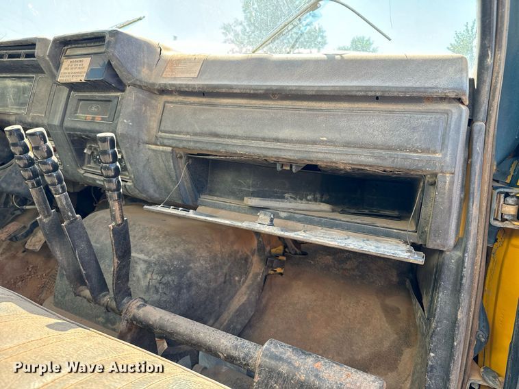 image for item EE7672 1992 Ford F700 water truck