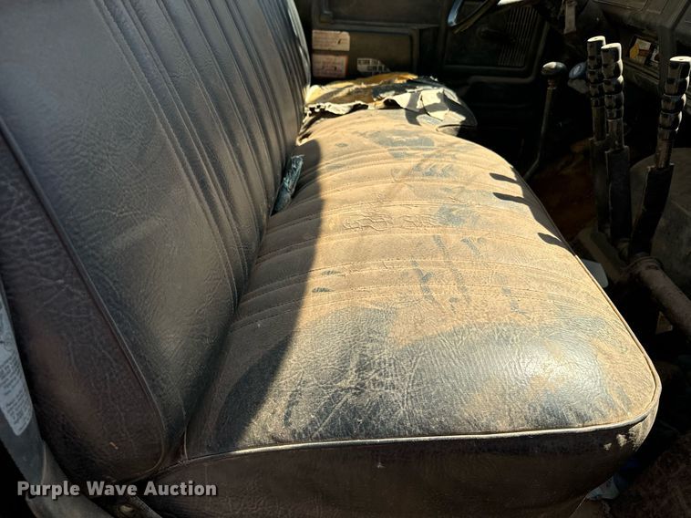 image for item EE7672 1992 Ford F700 water truck