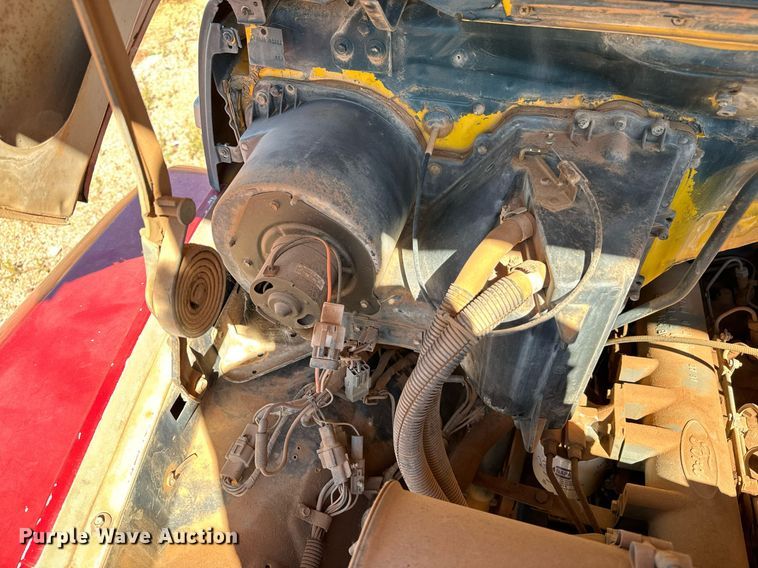 image for item EE7672 1992 Ford F700 water truck