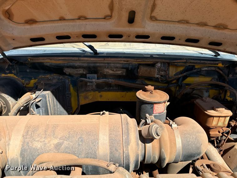 image for item EE7672 1992 Ford F700 water truck