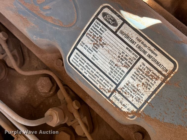 image for item EE7672 1992 Ford F700 water truck