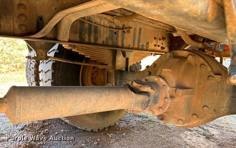 image for item EE7672 1992 Ford F700 water truck