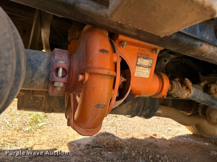 image for item EE7672 1992 Ford F700 water truck