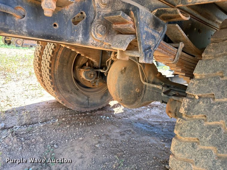 image for item EE7672 1992 Ford F700 water truck