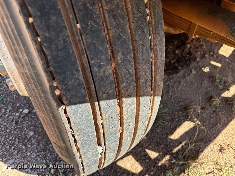 image for item EE7672 1992 Ford F700 water truck