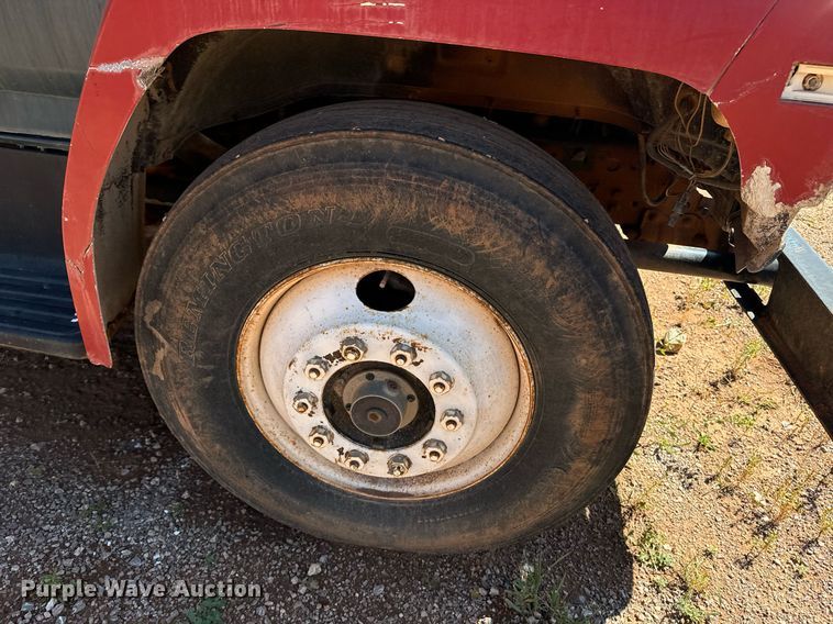 image for item EE7672 1992 Ford F700 water truck