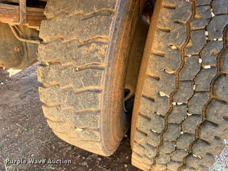 image for item EE7672 1992 Ford F700 water truck