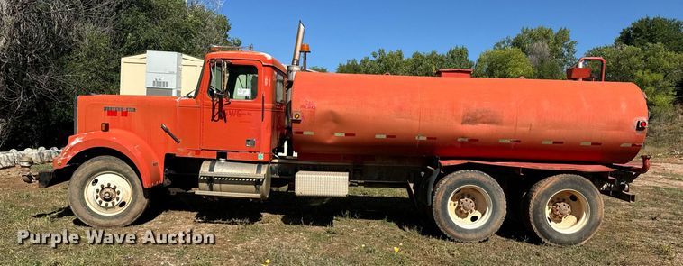 image for item EE7673 1985 Western Star water truck