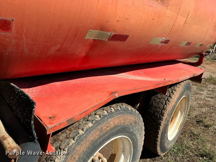 image for item EE7673 1985 Western Star water truck
