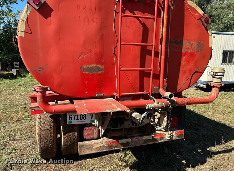 image for item EE7673 1985 Western Star water truck