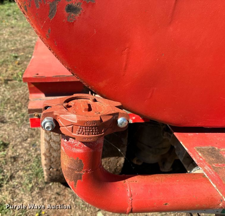 image for item EE7673 1985 Western Star water truck