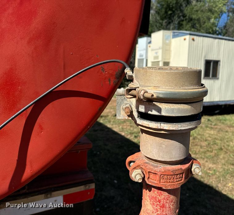 image for item EE7673 1985 Western Star water truck