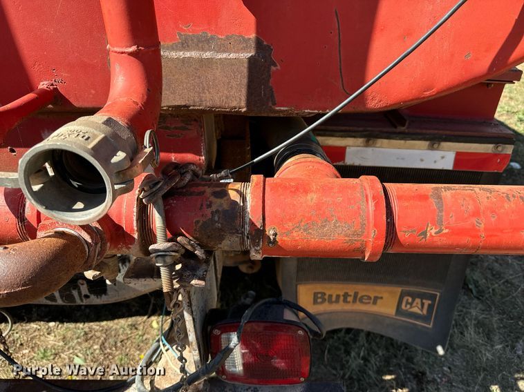 image for item EE7673 1985 Western Star water truck